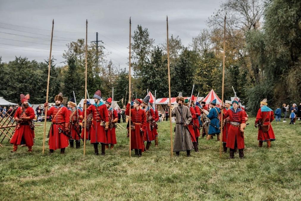 Первый фестиваль реконструктор XVII века «Ростовская фортеция. Ночной дозор» проходит в Ростове Великом