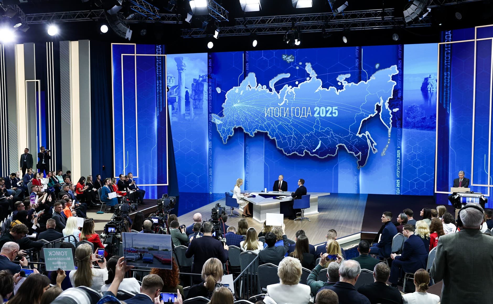 Владимир Путин призвал пропагандировать отцовство и детство в СМИ и культуре