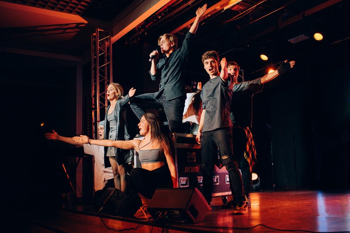 В Санкт-Петербурге завершился X юбилейный фестиваль театральных школ «Вешалка»