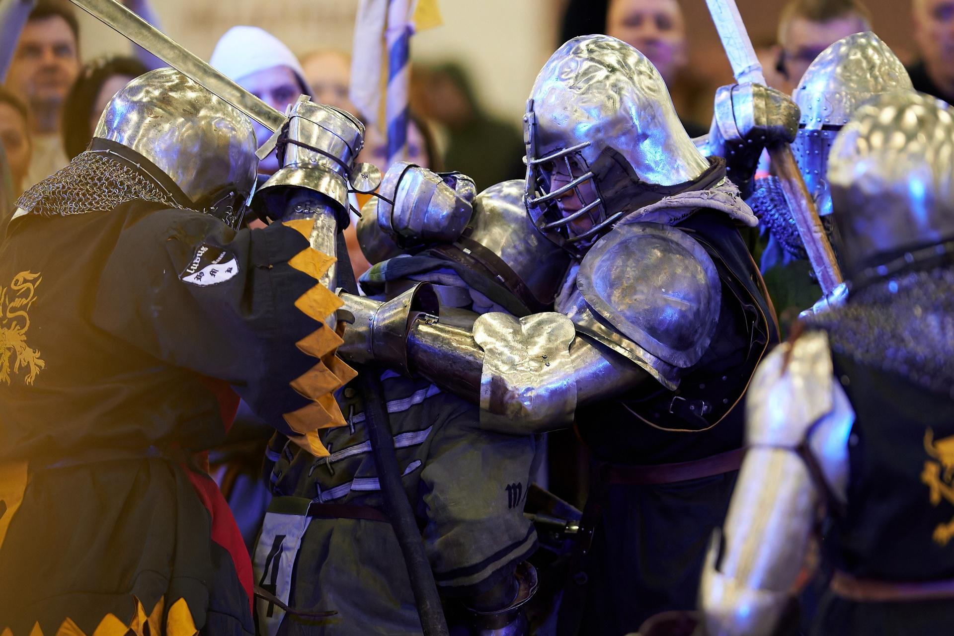 Исторические клубы из 6 стран показали реконструкции античности и средневековья в Петербурге