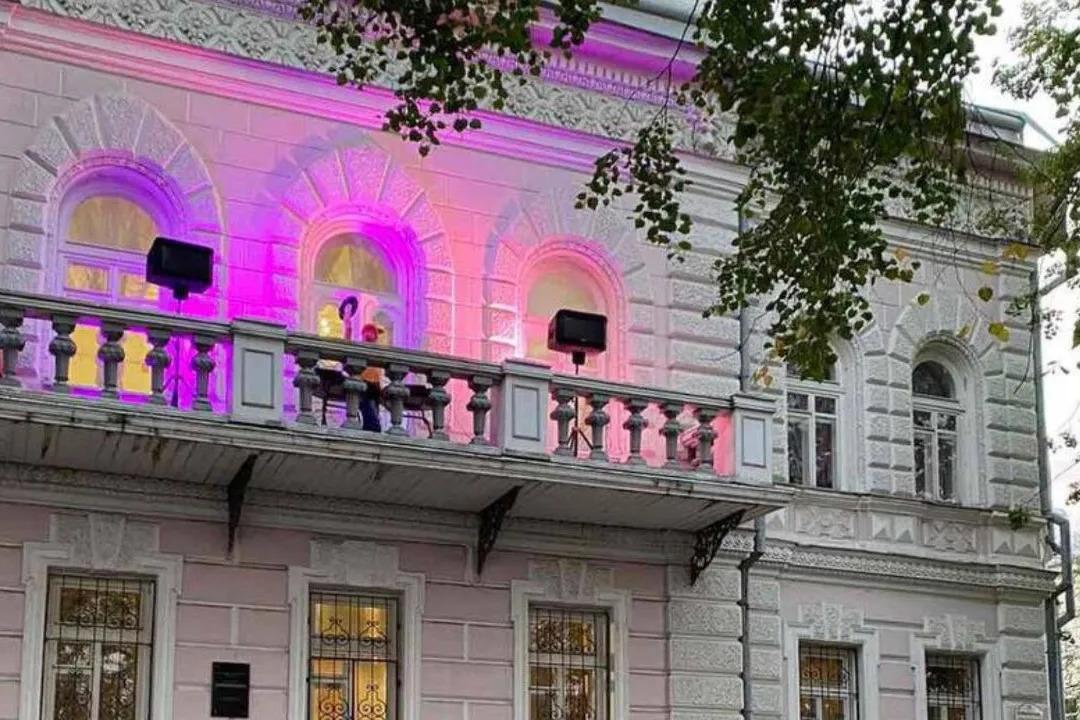 На уличном балконе театра им. Федора Волкова в Ярославле состоится диджей-сет