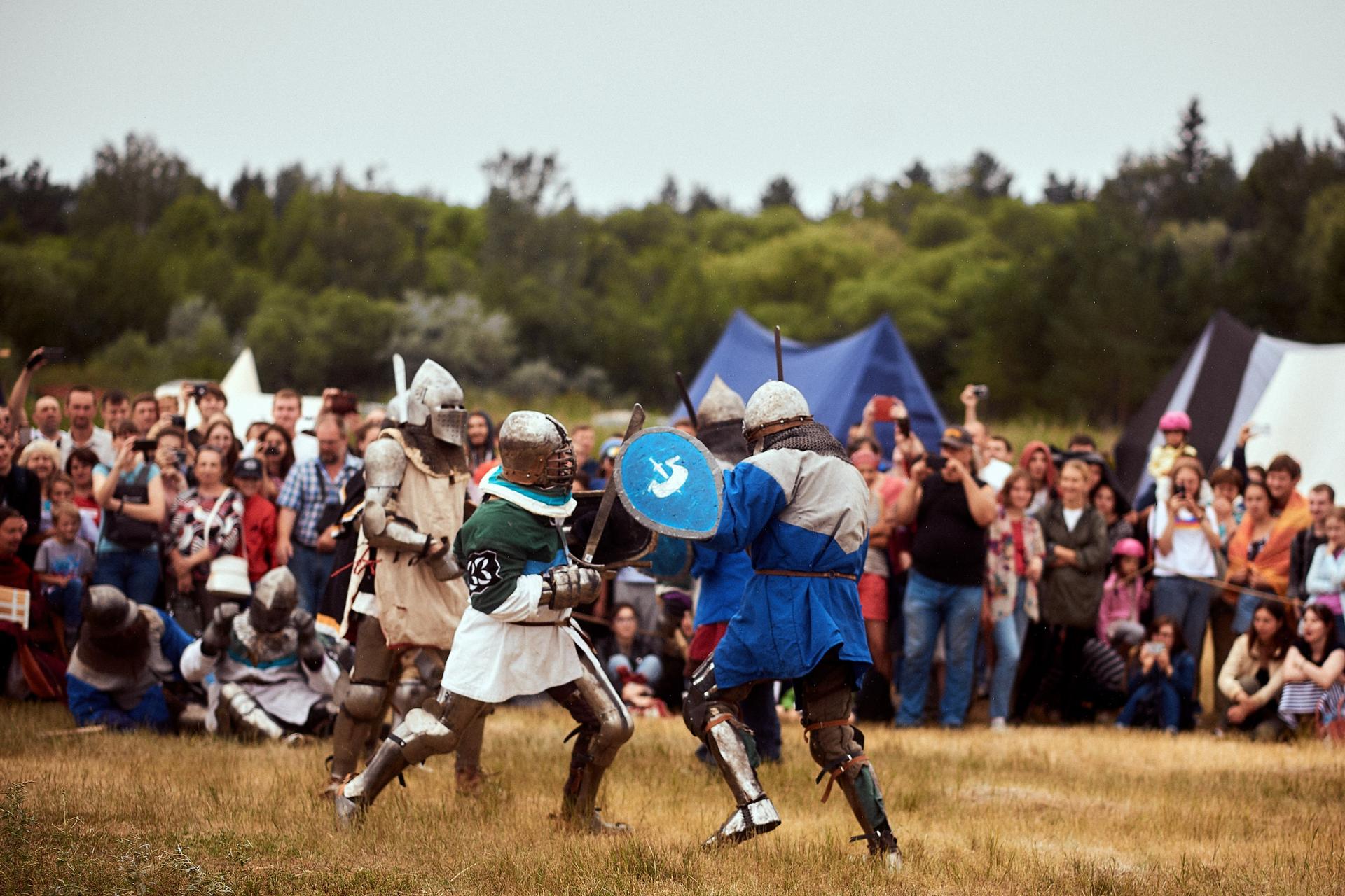 Бои гладиаторов, рыцарский турнир, фехтование – что ждет омичей на фестивале «Щит Сибири»