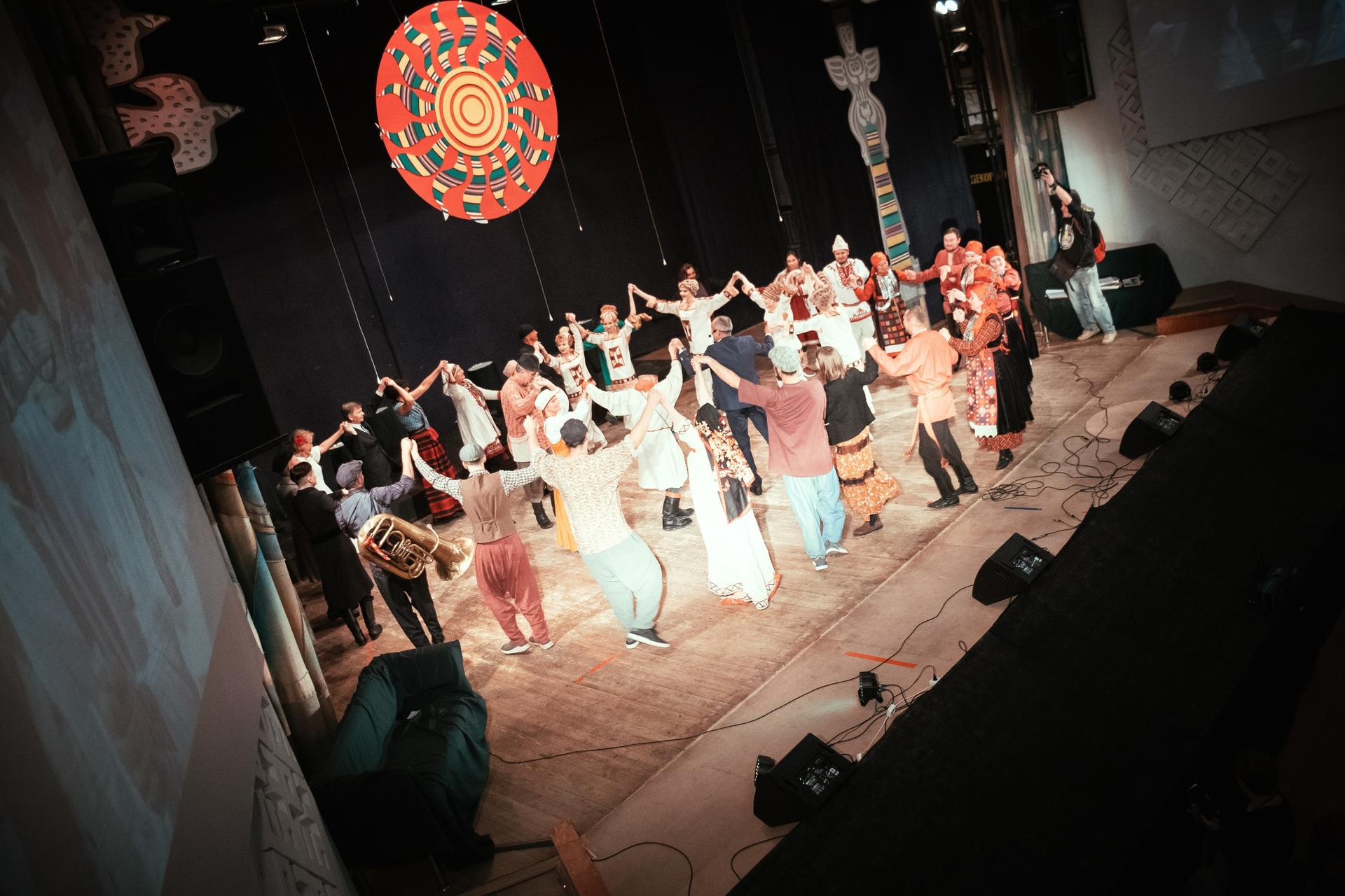 Культурная неделя: куклы-стригушки, резные избы 19 века и городок автобусостроителей