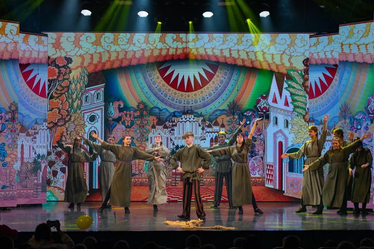 Фестиваль «Открытое искусство» в Великом Новгороде объединил более 1,5 тысячи участников из России, Китая, Беларуси и Сербии