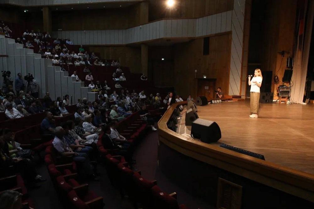 В ЕАО прошла премьера документального фильма Александры Франк, снятого в зоне СВО