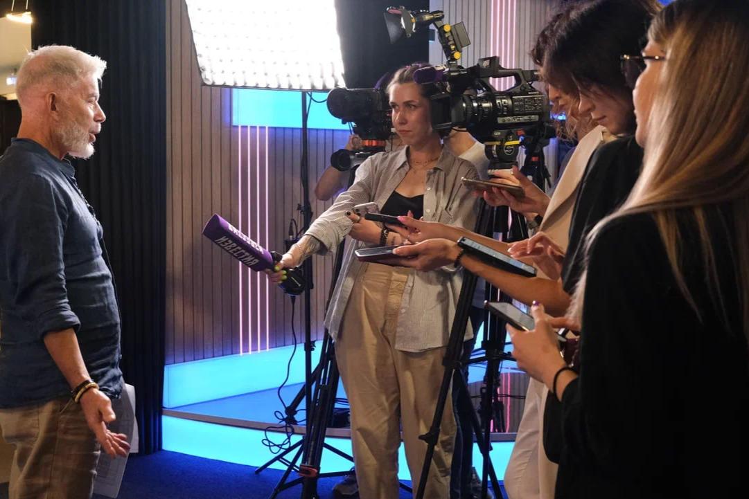 Олег Газманов встретился с финалистами конкурса «Родники», который проходит при поддержке ПФКИ