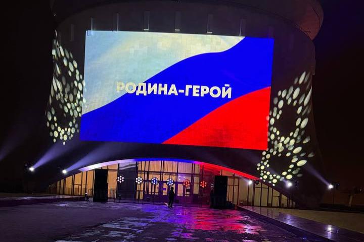 В Волгограде местные жители стали зрителями масштабного фестиваля «Родина — герой»