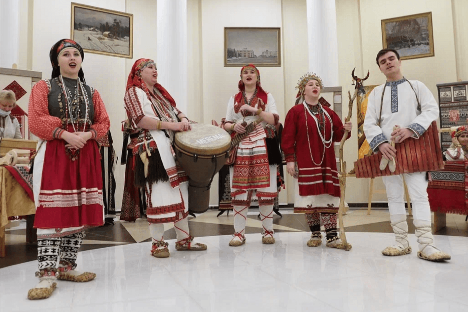 Легенды усадеб, редкие музыкальные инструменты и место силы: что создают в Мордовии авторы творческих проектов?