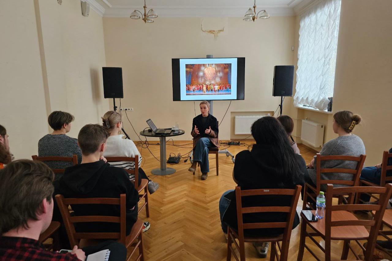 Лекция «Профессия сценограф. Как рождается визуальный образ спектакля»  Марии Утробиной прошла на ВДНХ