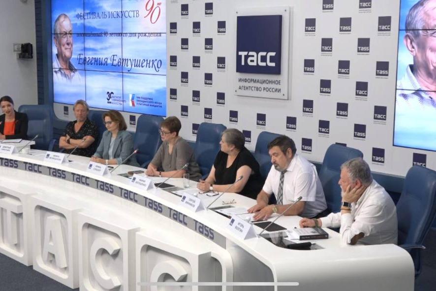 В Москве откроется выставка «Роман с жизнью. Шедевры из коллекции Евгения Евтушенко»