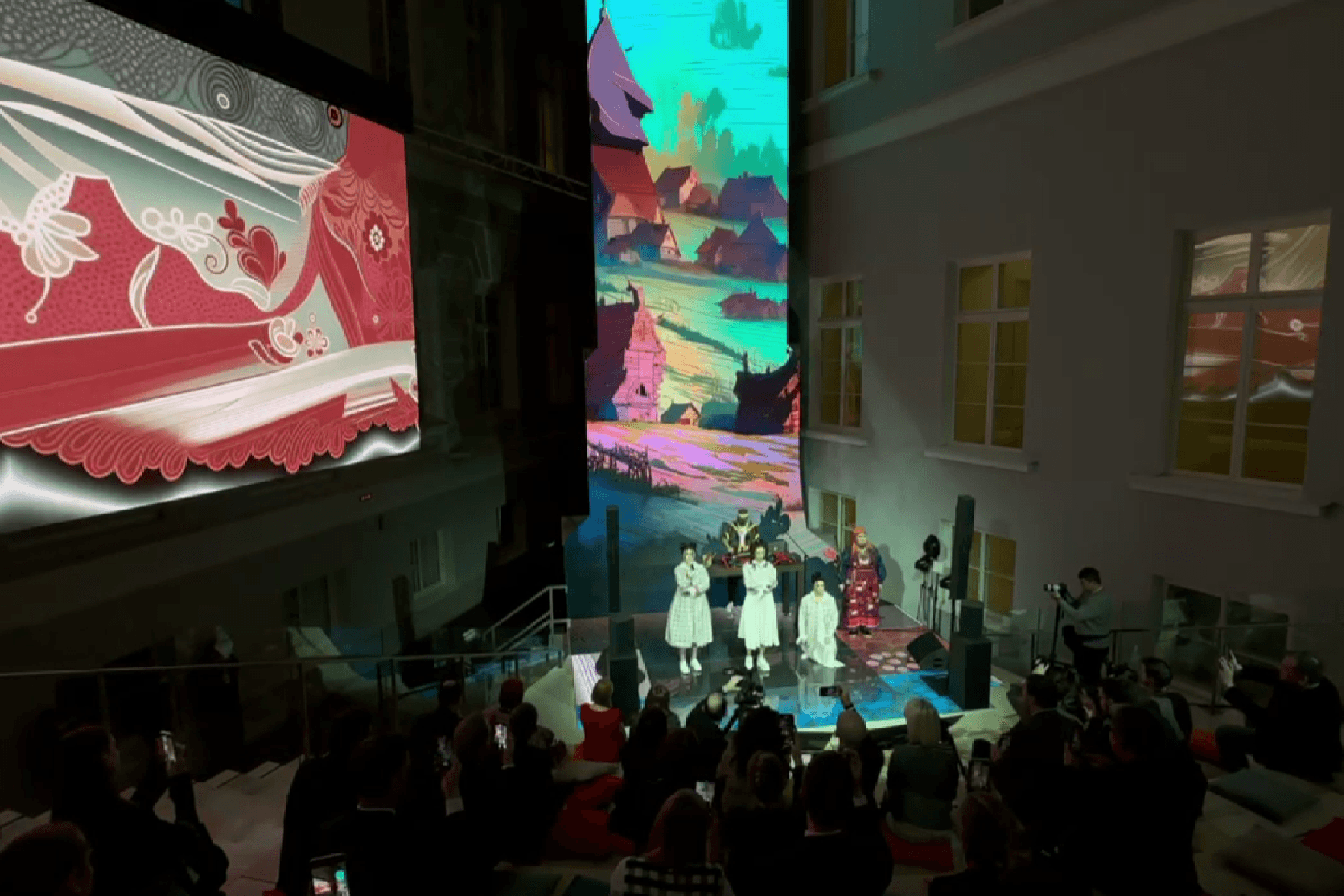 Ноты, нейросеть, гусли и вокал. Премьера неоэтно-шоу «Звуки Евразии» на Форуме объединенных культур