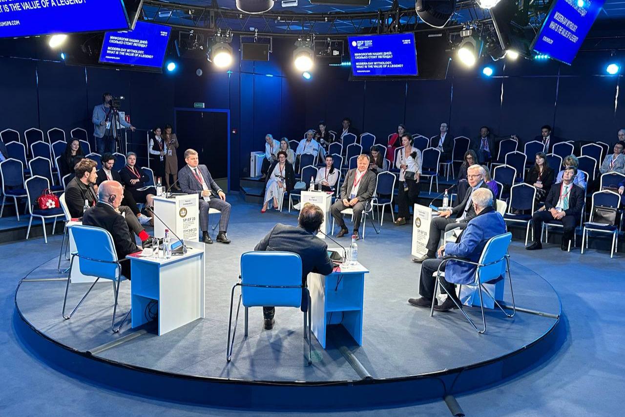Мифы и легенды нашего времени обсудили на сессии ПМЭФ