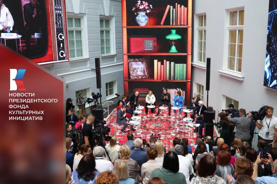 Сессия «Искусственный интеллект в культуре и национальный суверенитет» открыла блок, посвященный ИИ, на форуме в Петербурге