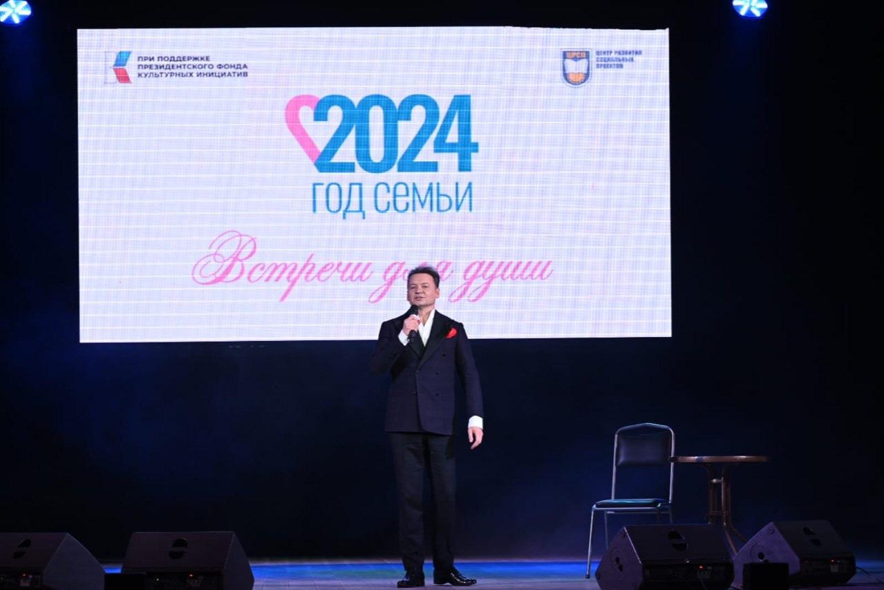 Александр Олешко представил в Туле песочную сказку с оркестром