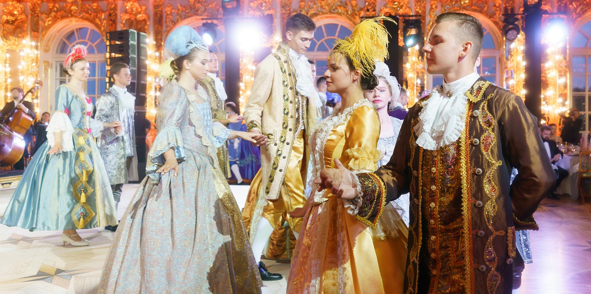 III Петровский оперный бал: в Санкт-Петербурге возрождают традиции ассамблей