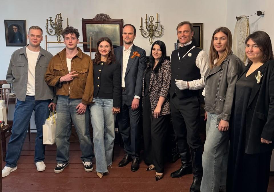 Проект «Кавказ подо мною»: известные европейские блогеры танцуют кавказские танцы и пекут осетинские пироги