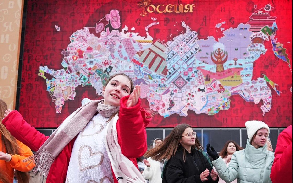 Первым победителем премии «Хрустальный компас-2025» стала Дирекция выставки достижений «Россия»