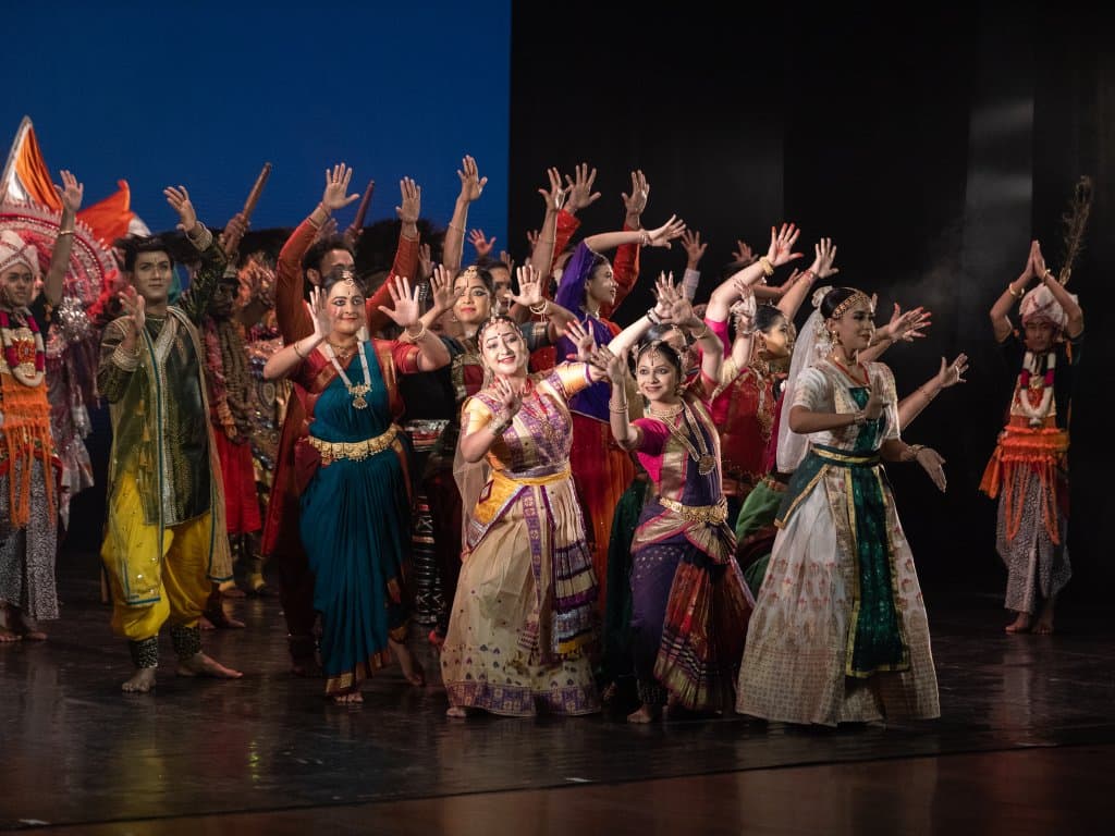 «Танцевальная увертюра мира» в Дели: русский балет и индийский танец объединились на сцене театра Камани