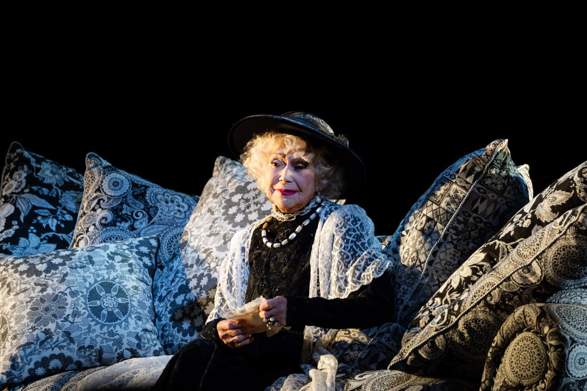 Светлана НЕМОЛЯЕВА: «Я пробовалась с треском - у меня было 8 проб в "Иронию судьбы"»