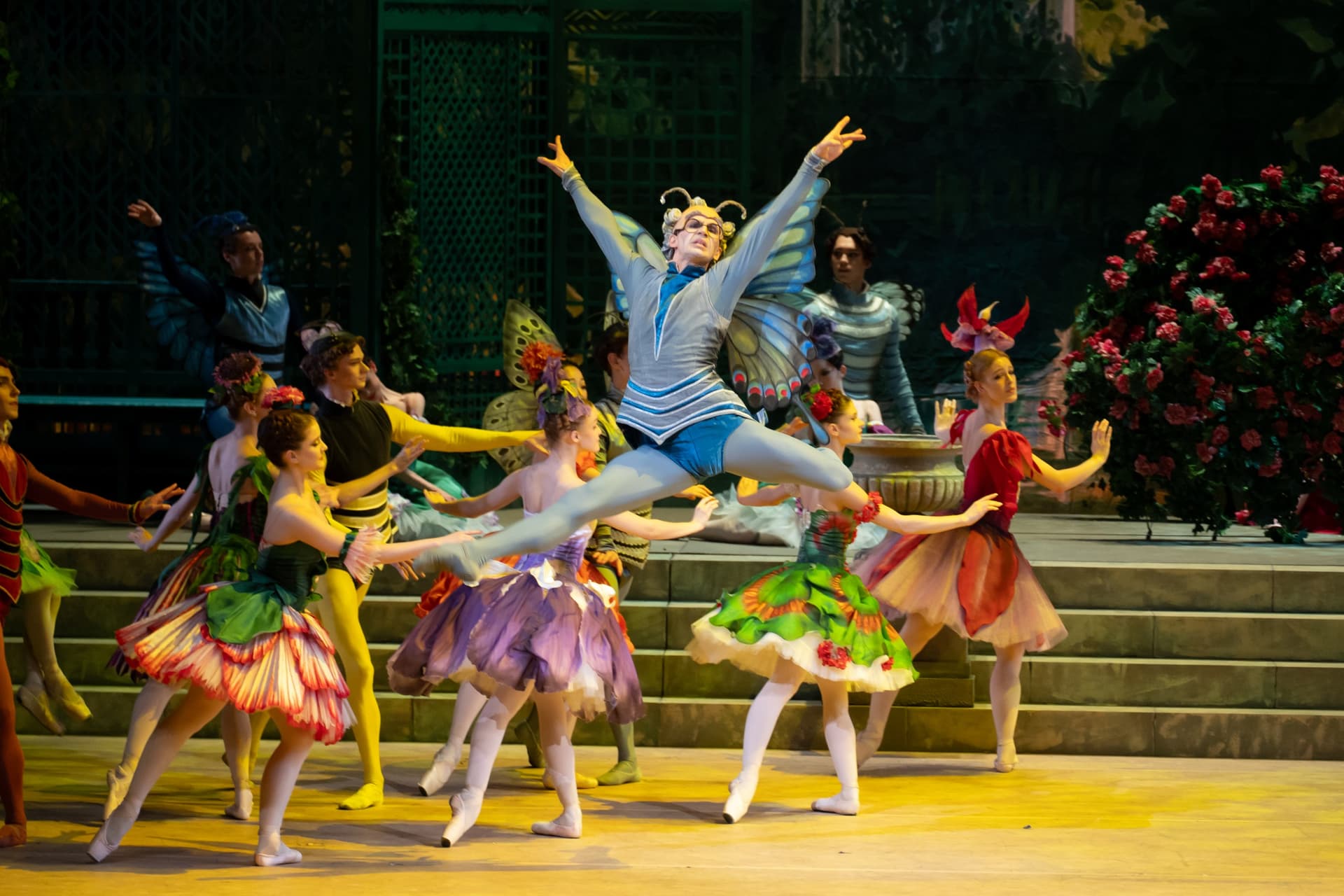 32-й сезон фестиваля «Золотая маска» открылся в Москве балетами «Роман Бутона розы» и «Времена года»