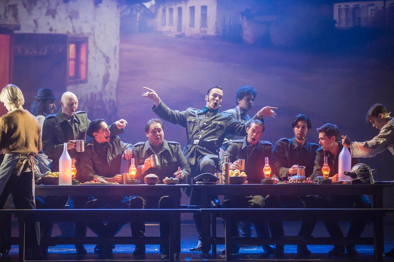 Театральный дебют Сергея Жукова: как прошел спецпоказ спектакля «Ты у меня одна»