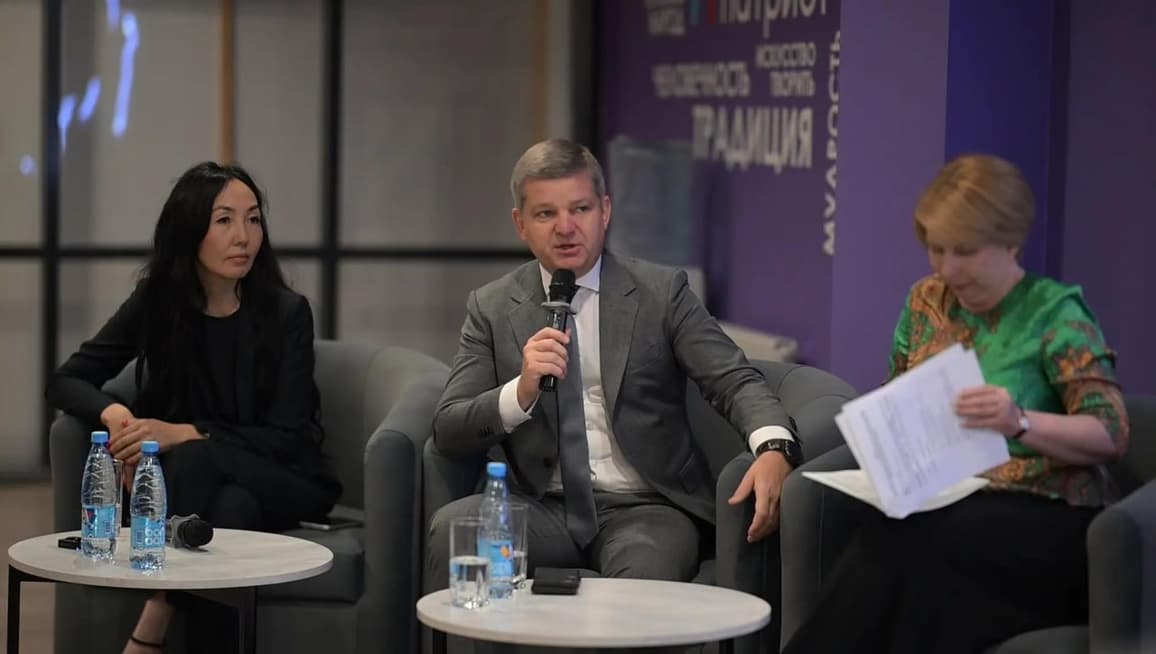 Роман Карманов обсудил с победителями ПФКИ в Якутии масштабирование культурных инициатив