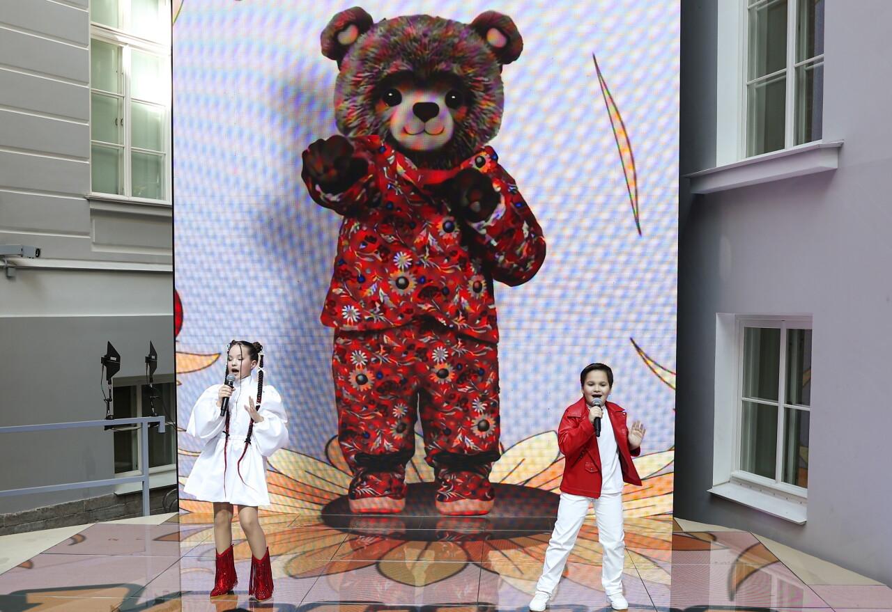 Цифровой артист Мишка Топ спел на XI Санкт-Петербургском международном форуме объединенных культур