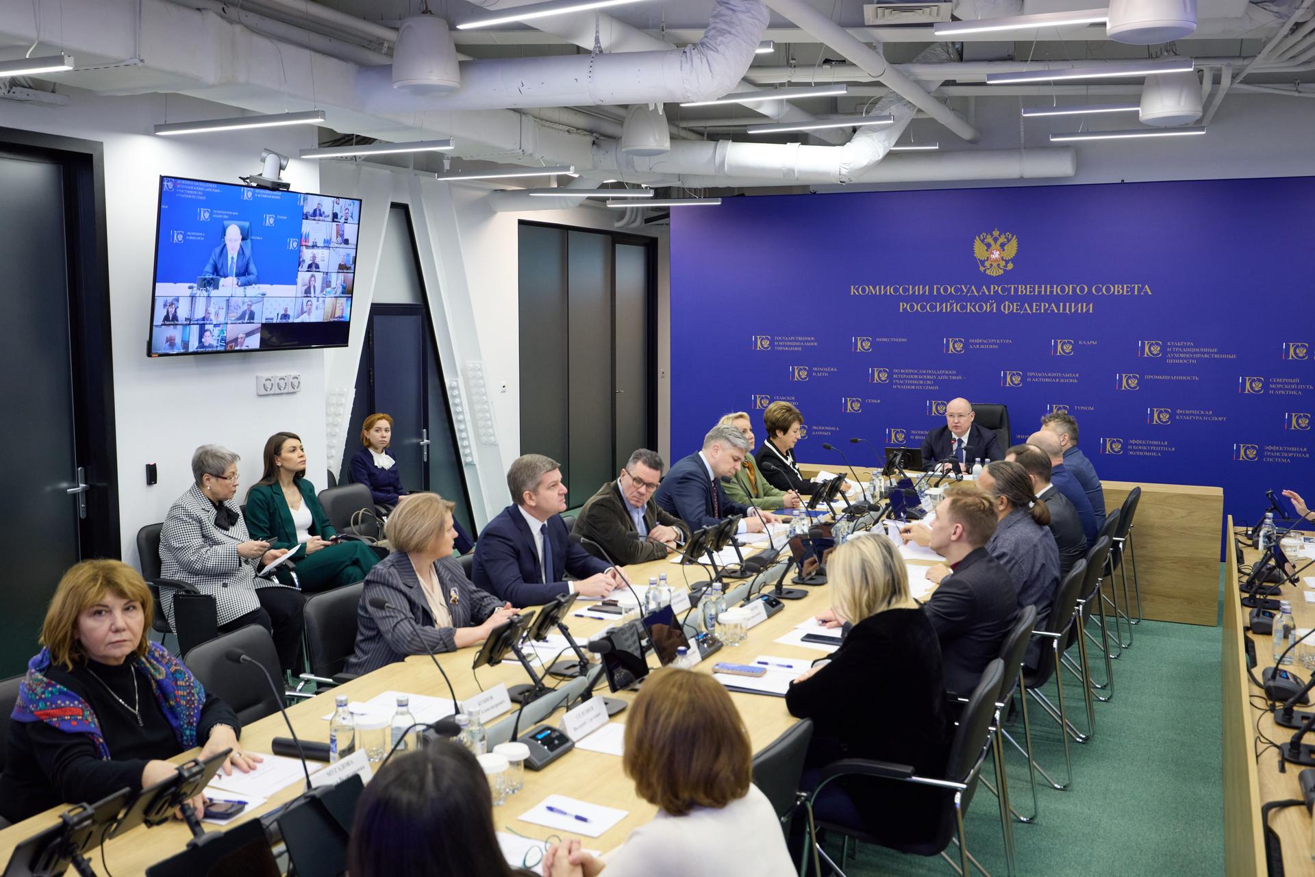 Роман Карманов подвел итоги работы подкомиссии по ценностно ориентированным креативным индустриям в рамках заседания комиссии Госсовета