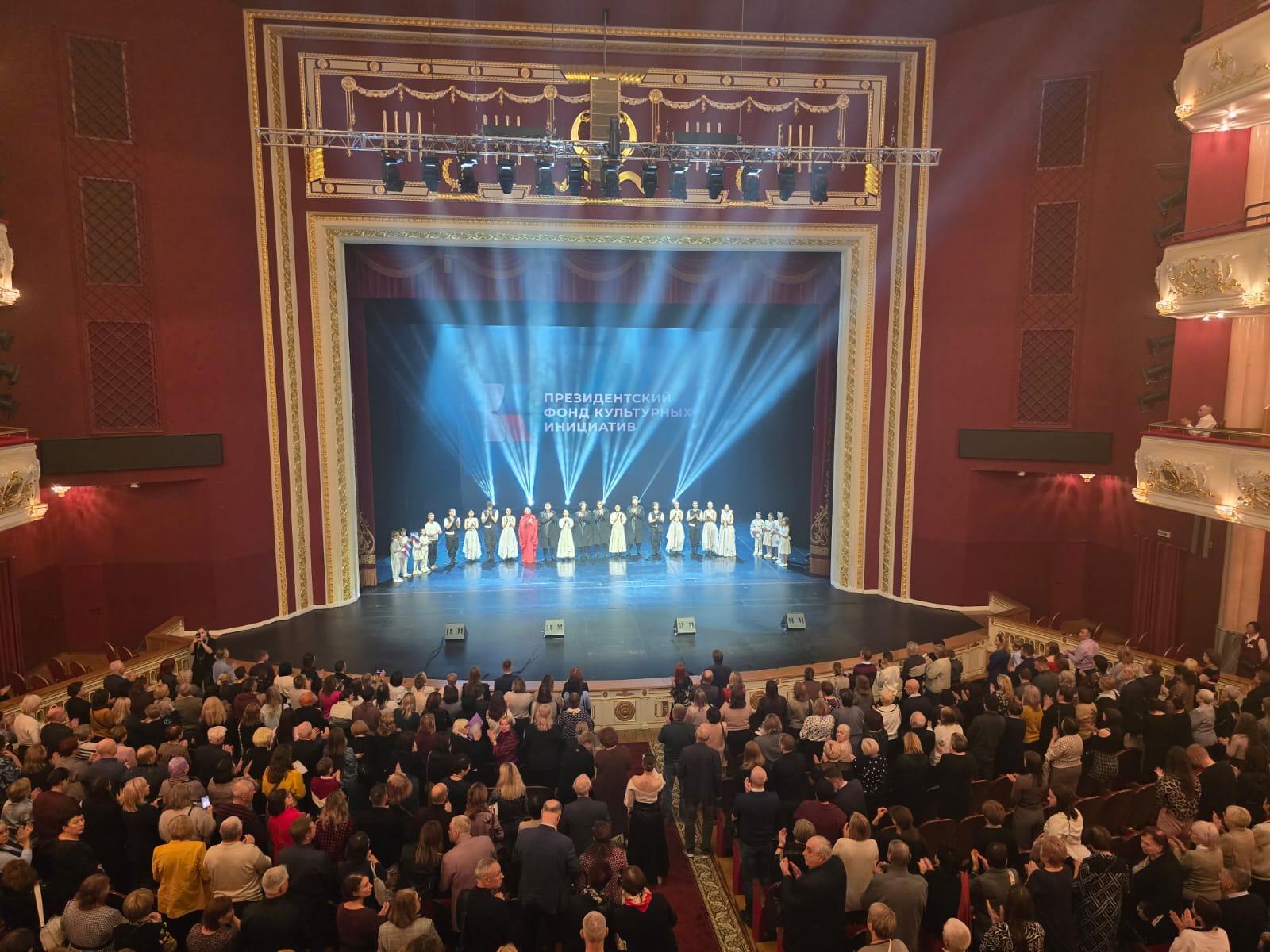 Премьера спектакля-концерта «Бессмертный знаменосец: музыка Единства и Побед» прошла в Самаре